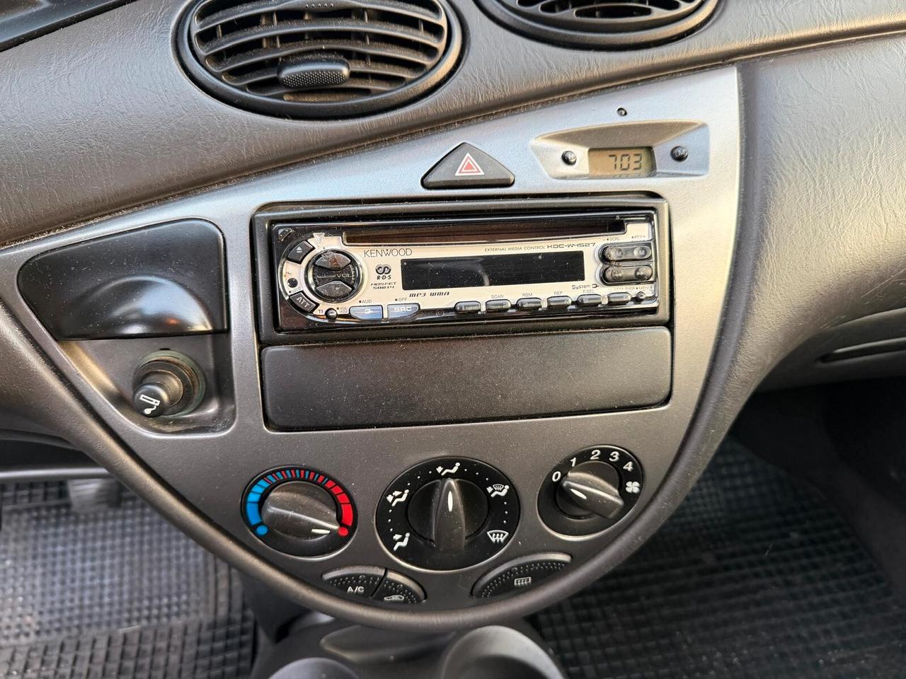 Ford Focus 1.8 TDDi cat 5p. Ghia