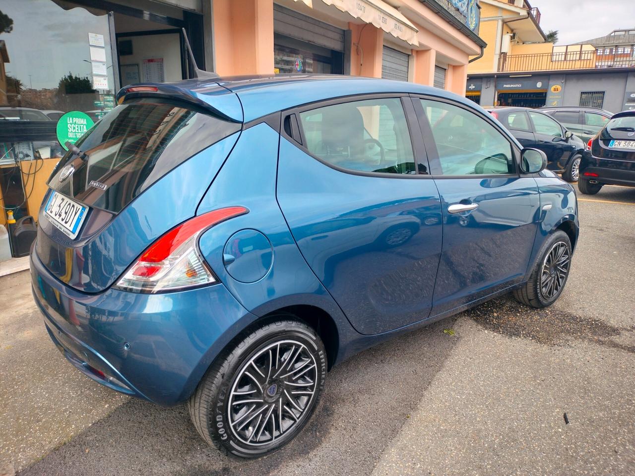 Lancia Ypsilon Hybrid Gold prezzo REALE