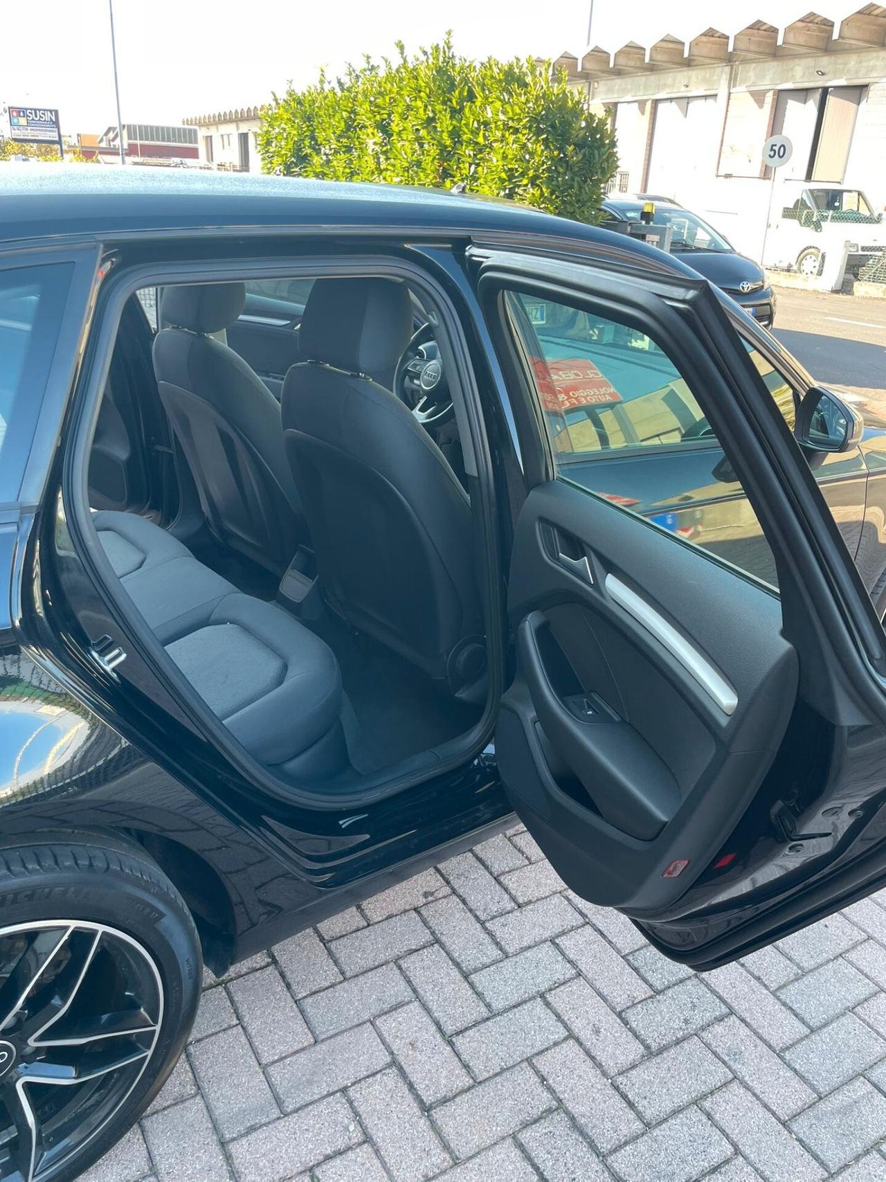 Audi A3 1.6 TDI 116 CV S tronic Sport ok neopatentati