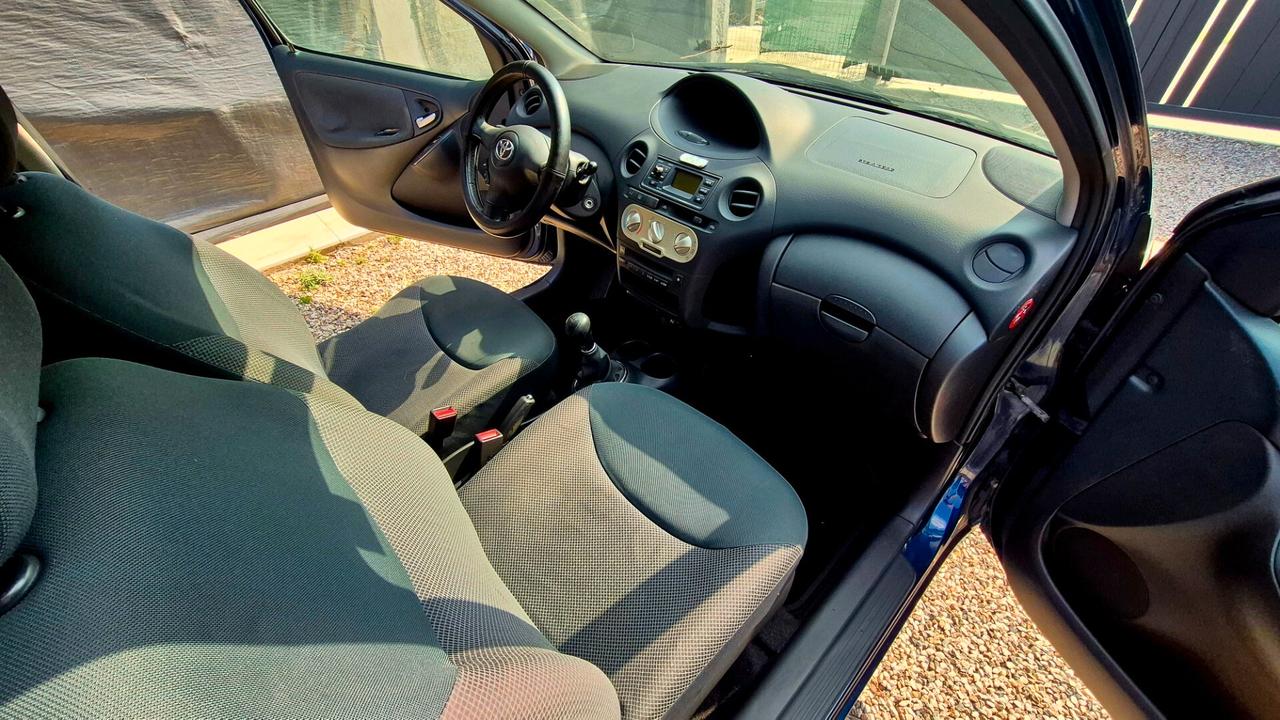 Toyota Yaris 1.0i 16V NEOPATENTATI