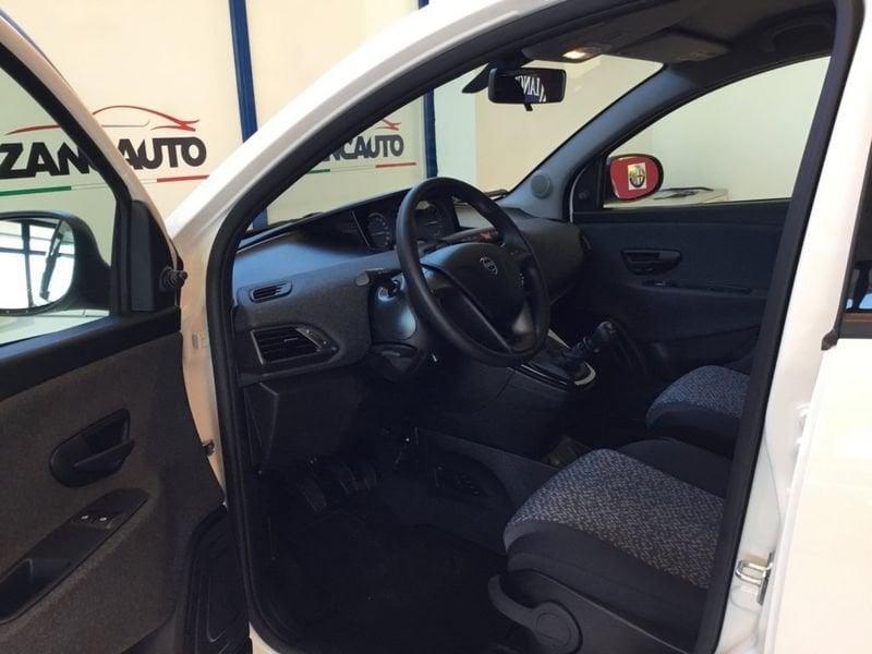 Lancia Ypsilon Ypsilon 1.0 FireFly 5 porte S&S Hybrid Ecochic Silver