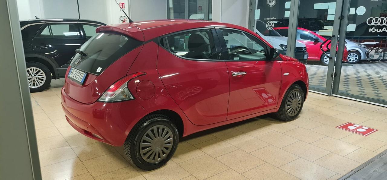 Lancia Ypsilon 1.2 69 CV 5 porte Silver