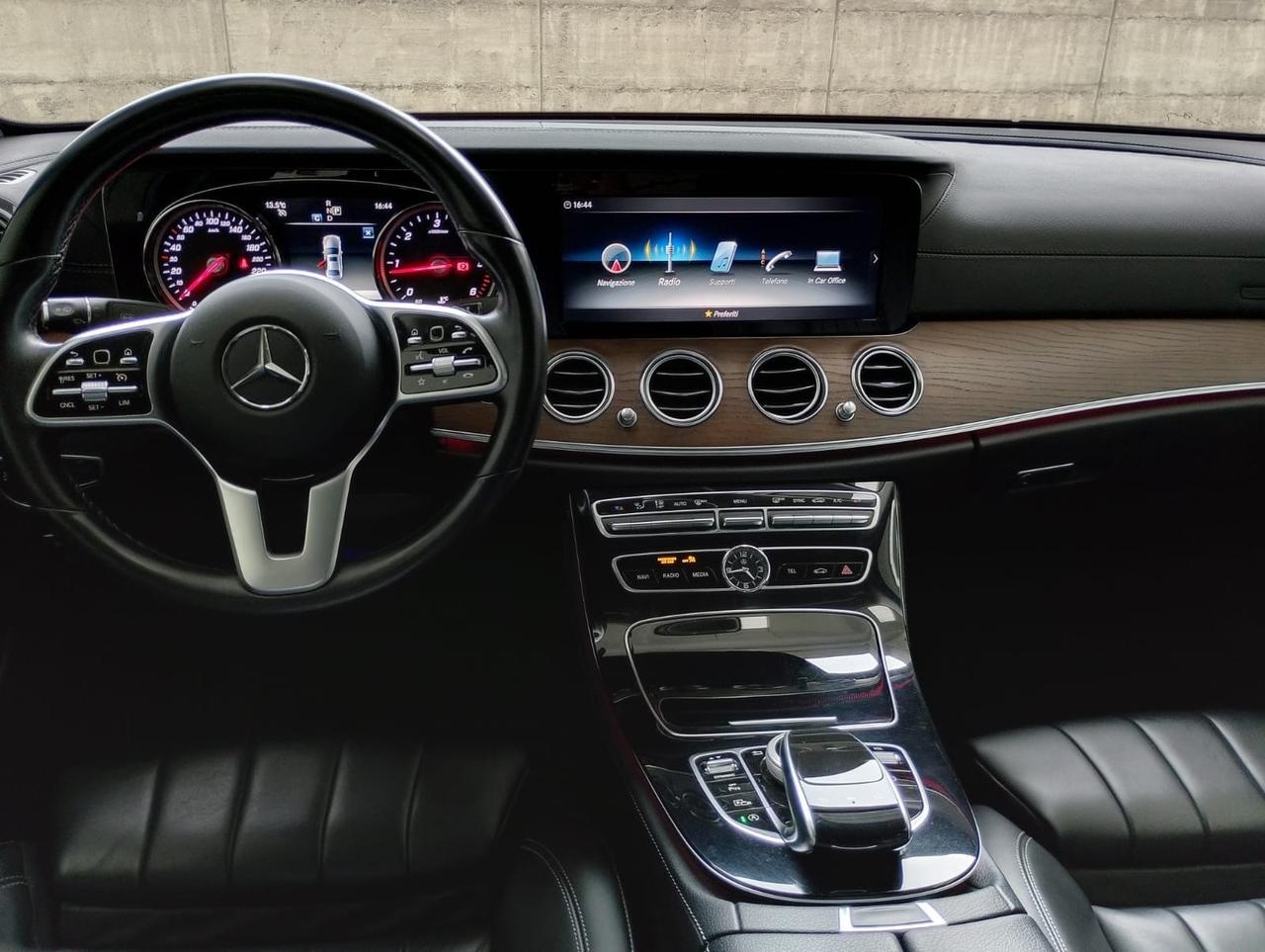 Mercedes-benz E 220 d Auto Premium Plus
