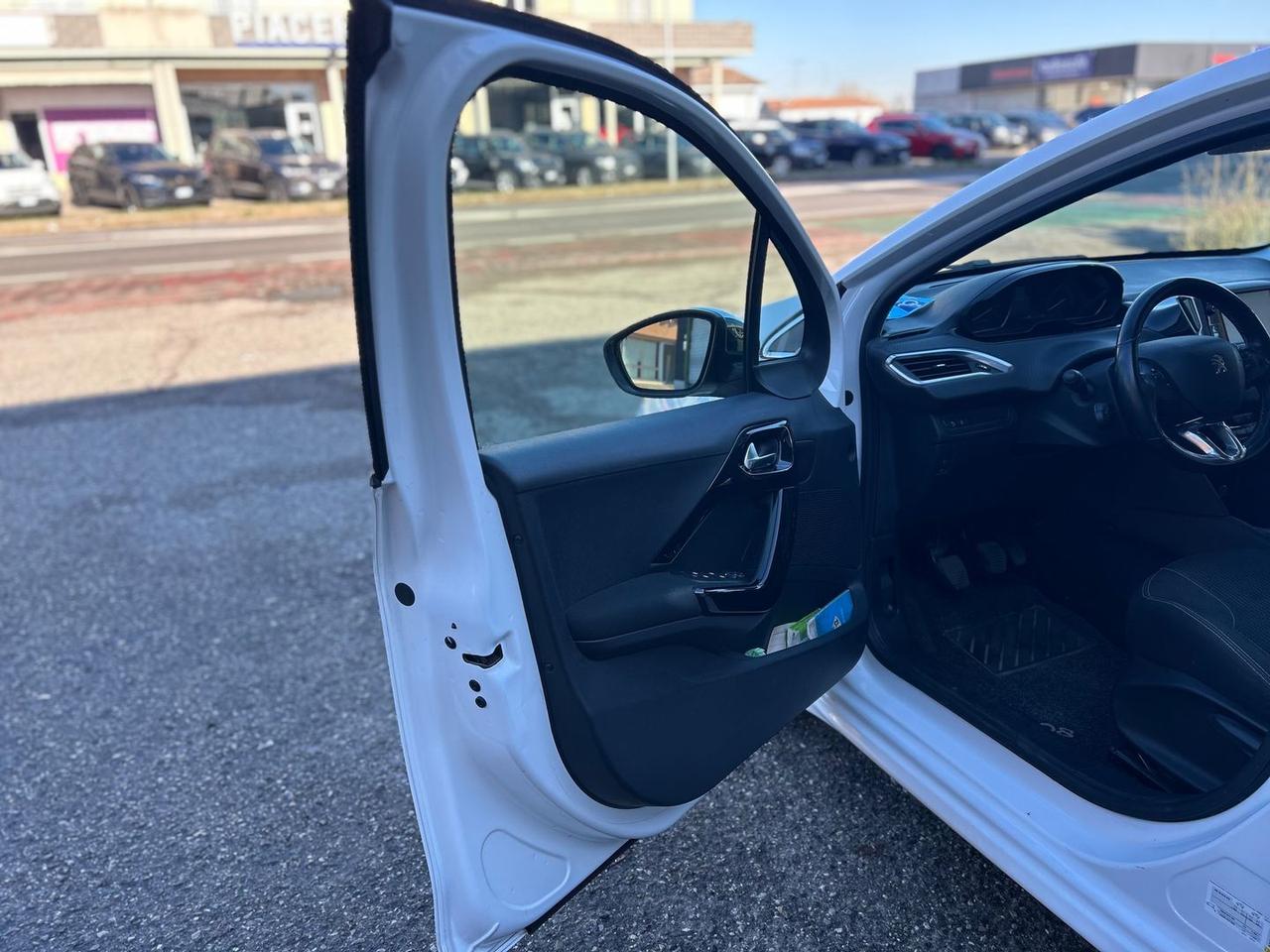 Peugeot 208 Allure 1.2 PureTech 82 #8112