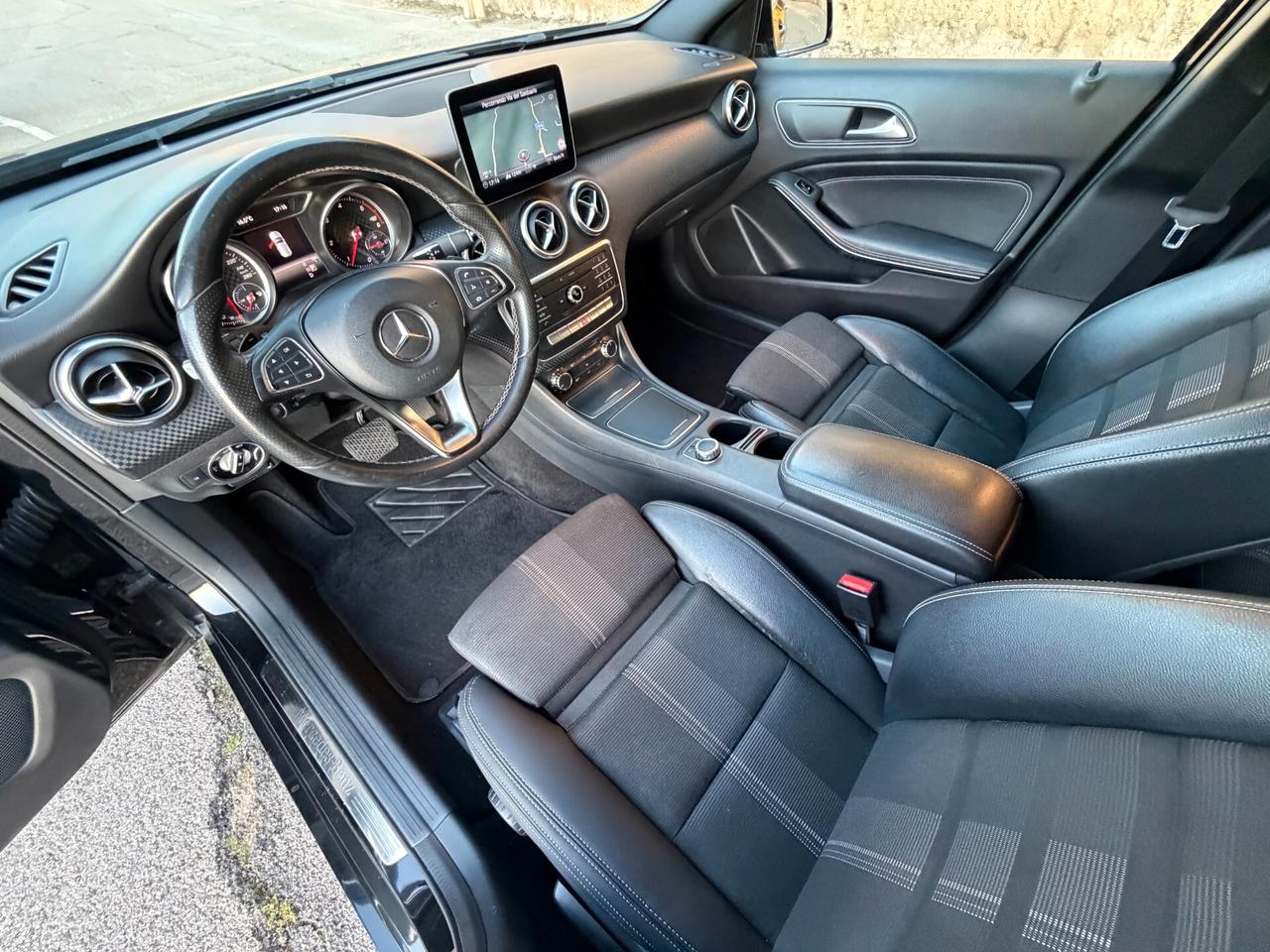 Mercedes A180 SPORT/1500 110CV/FULL LED/NAVI/18"