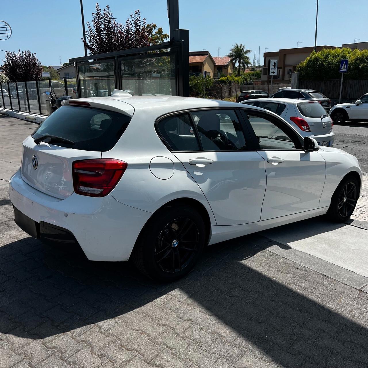 Bmw 114 114d 5p. Unique