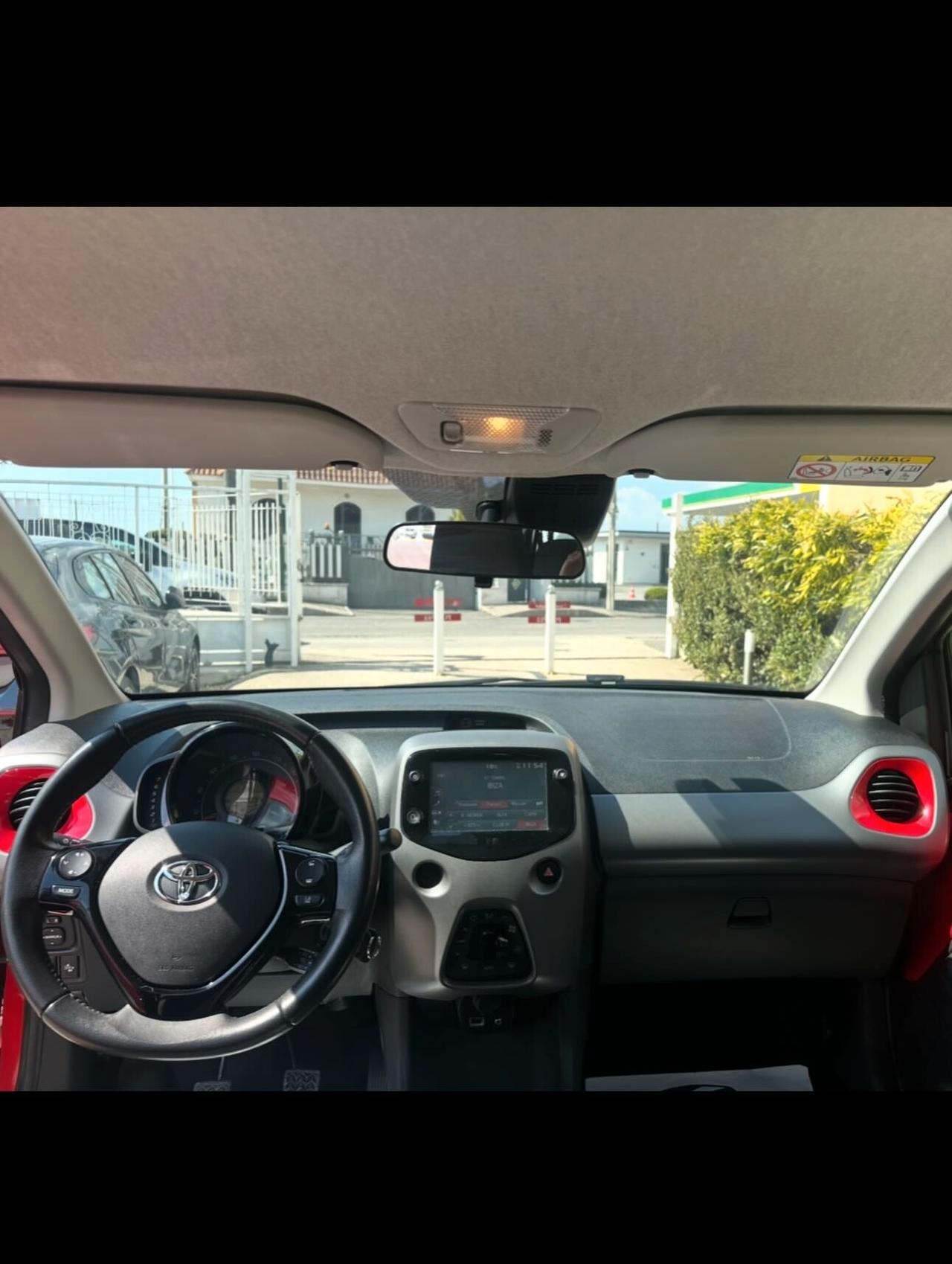 Toyota Aygo Connect 1.0 VVT-i 72 CV 5 porte x-clusiv