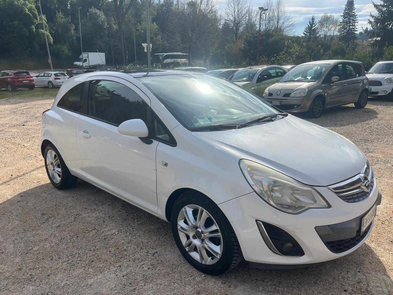 Opel Corsa 1.4 Benzina - Neopatentati
