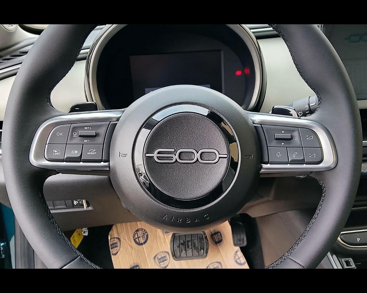 Fiat 600 Hybrid 110 CV DCT MHEV Business