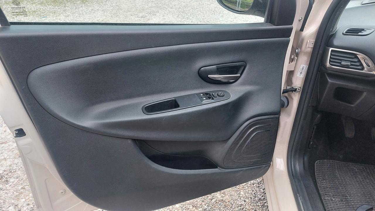 Lancia Ypsilon 1.2 69 CV 5 porte GPL Ecochic Gold