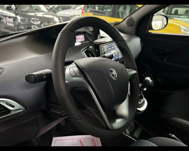 Lancia Ypsilon 1.0 FireFly 5 porte S&S Hybrid Gold