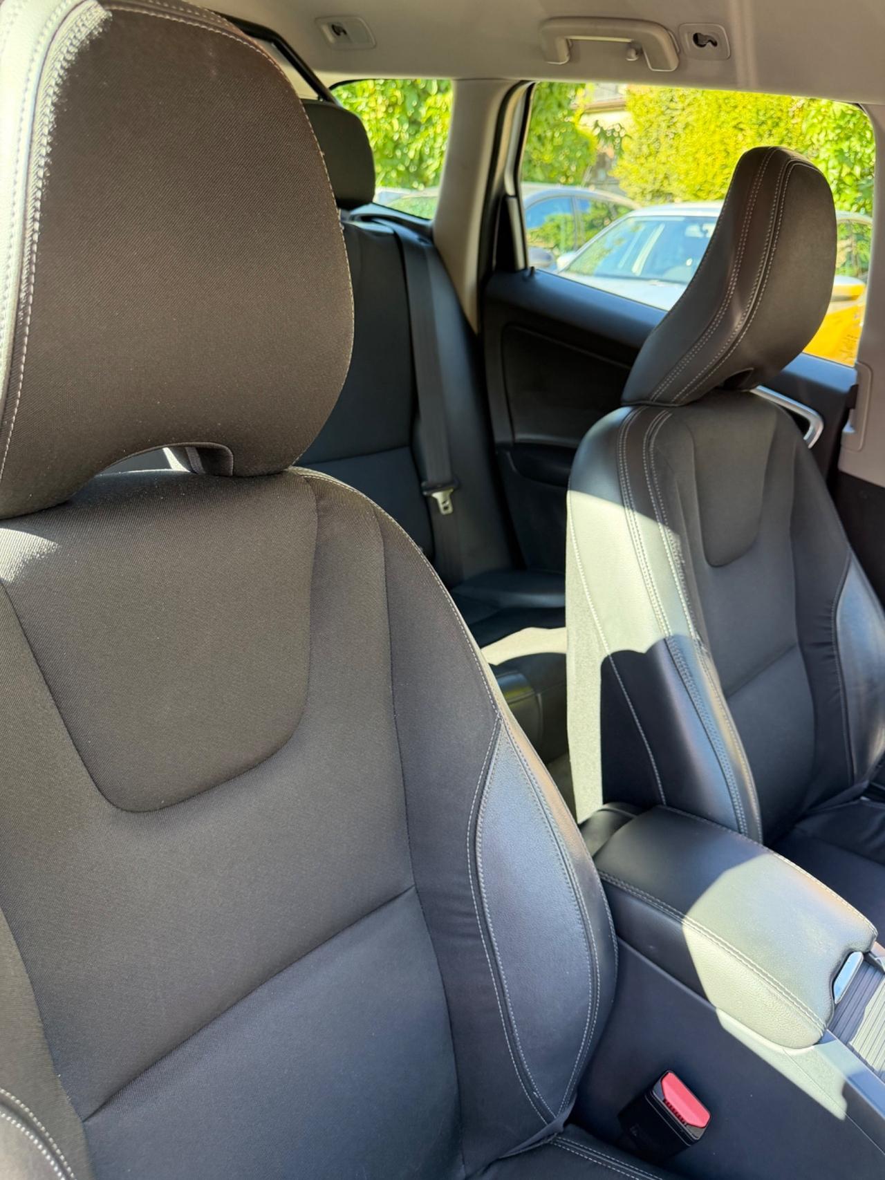 Volvo XC60 D4 AWD MOMENTUM 4x4 KMCERT GARANZ