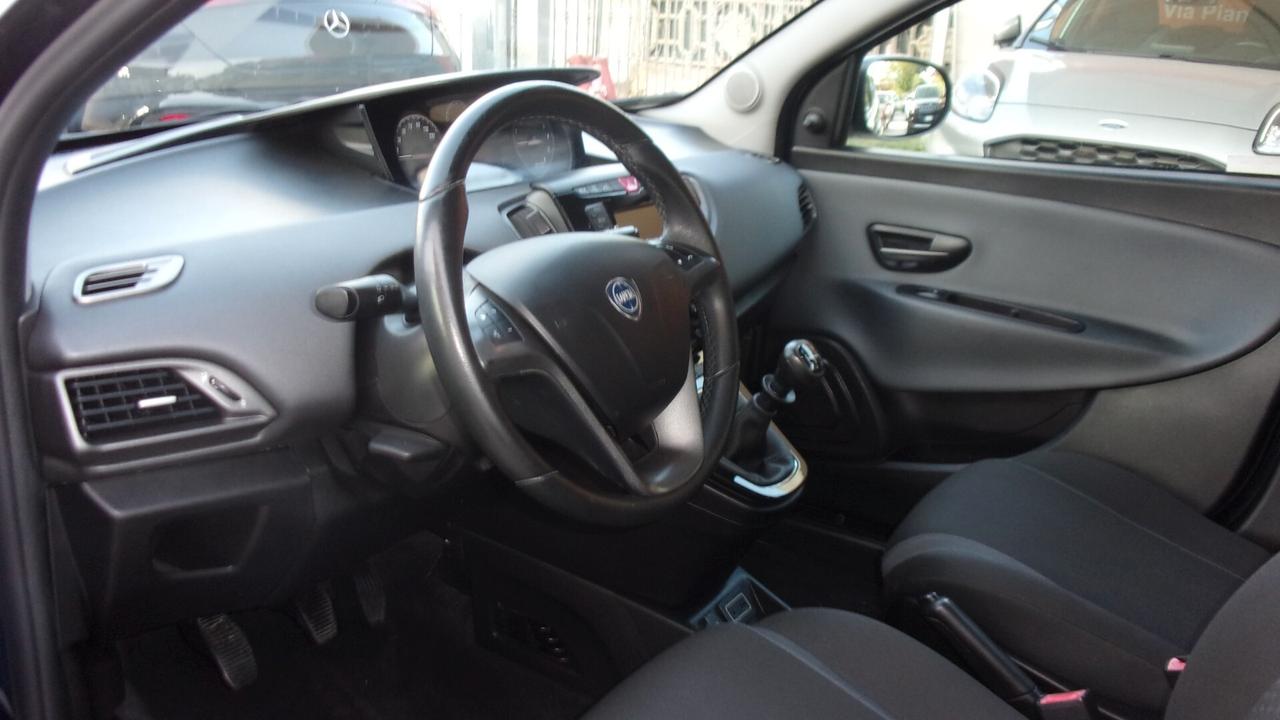 Lancia Ypsilon 1.2 69 CV 5 porte Gold