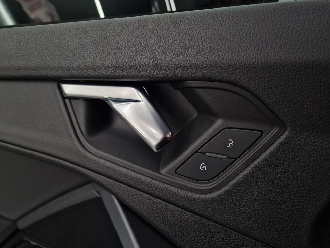 Audi Q3 SPB 35 TDI S tronic line edition 2.0 150CV Identity Black