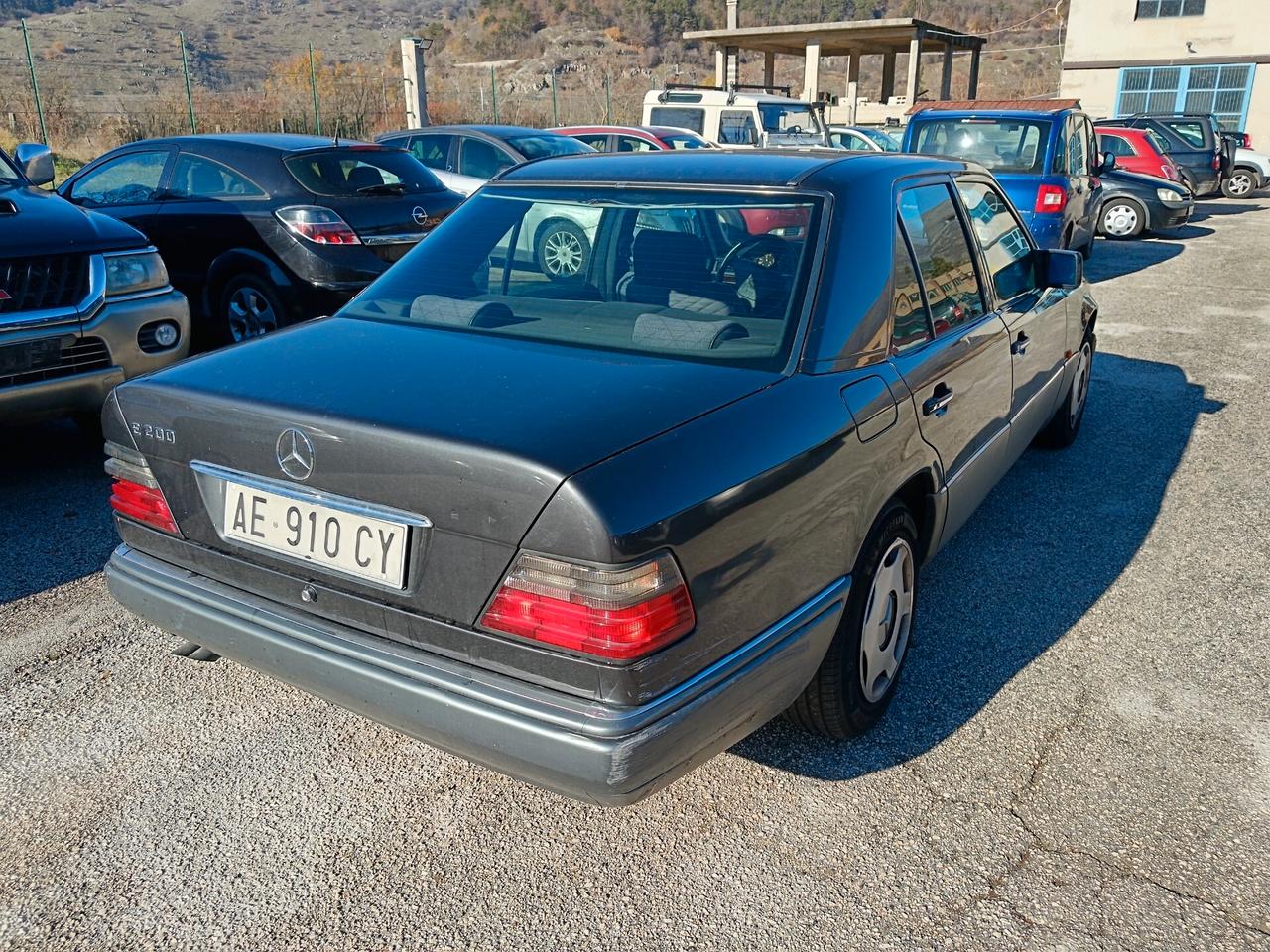Mercedes-benz 200