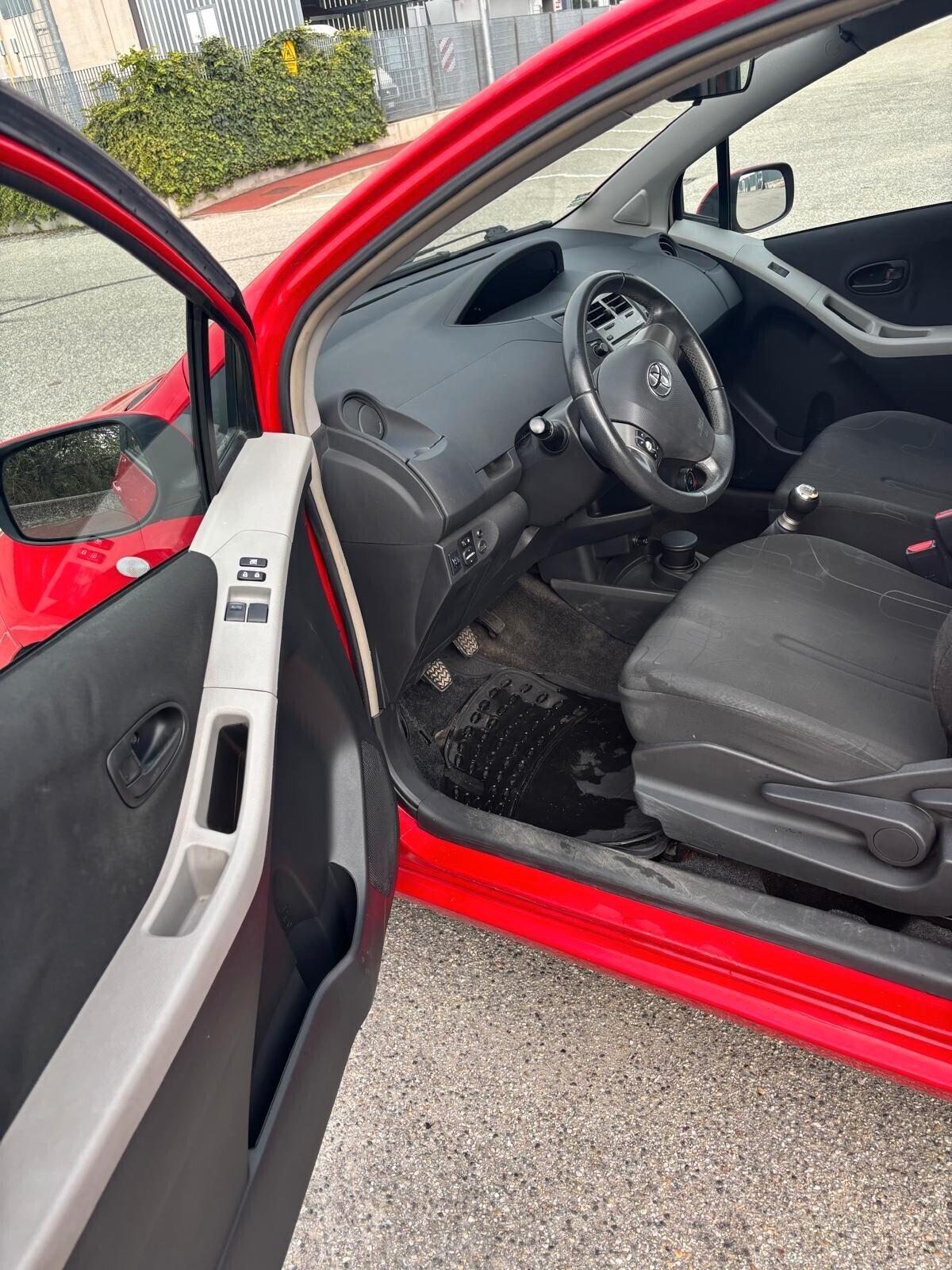 Toyota Yaris 1.0 3 porte Sol CON SOLI 108024 KM, ADATTA AI NEOPATENTATI