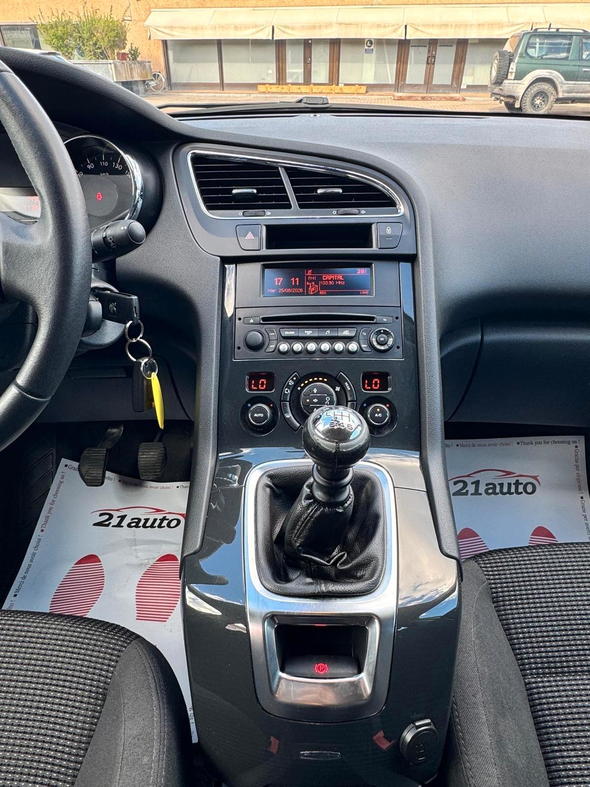 Peugeot 5008 1.6 HDi 115CV Allure
