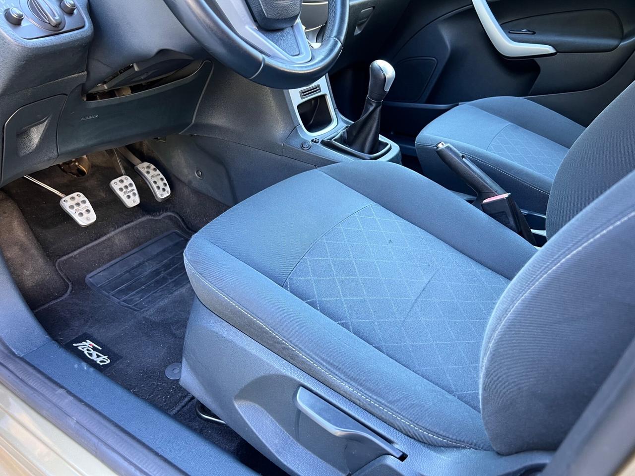 Ford Fiesta 1.4 TDCi 70CV 5 porte Titanium