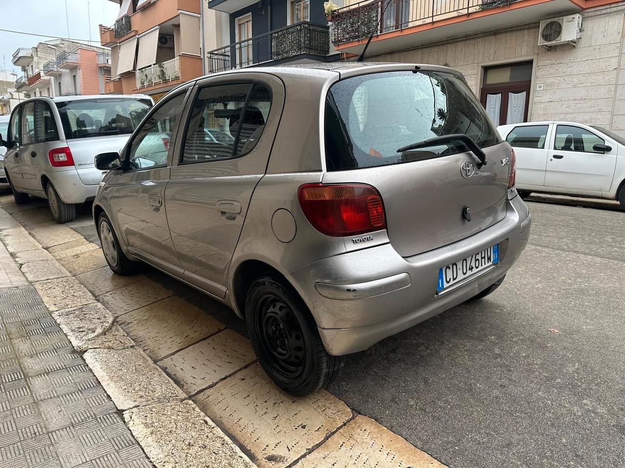 Toyota Yaris 1.0i 16V cat 5 porte