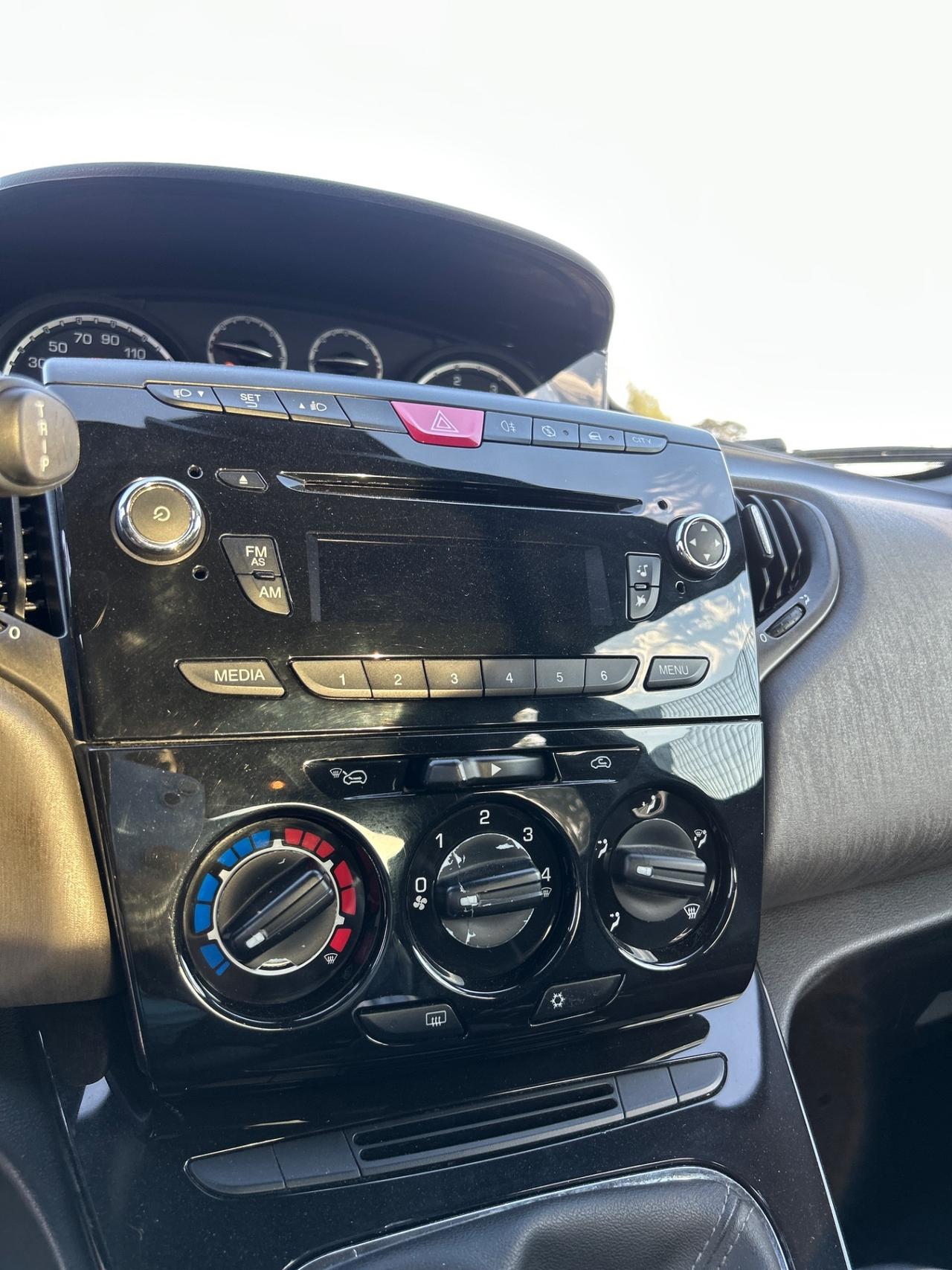 Lancia Ypsilon 1.3 MJT 5 porte-2012