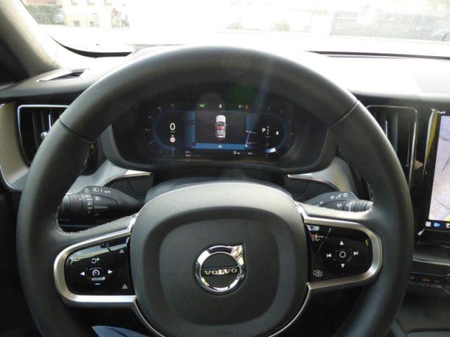 VOLVO XC60 B4 (d) AWD automatico Plus Dark