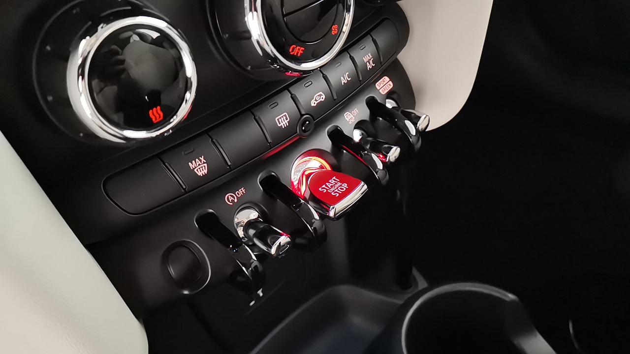 MINI Mini IV F54-F55-F56-F57 - Mini 3p 1.5 Cooper Camden Premium Mid Package auto