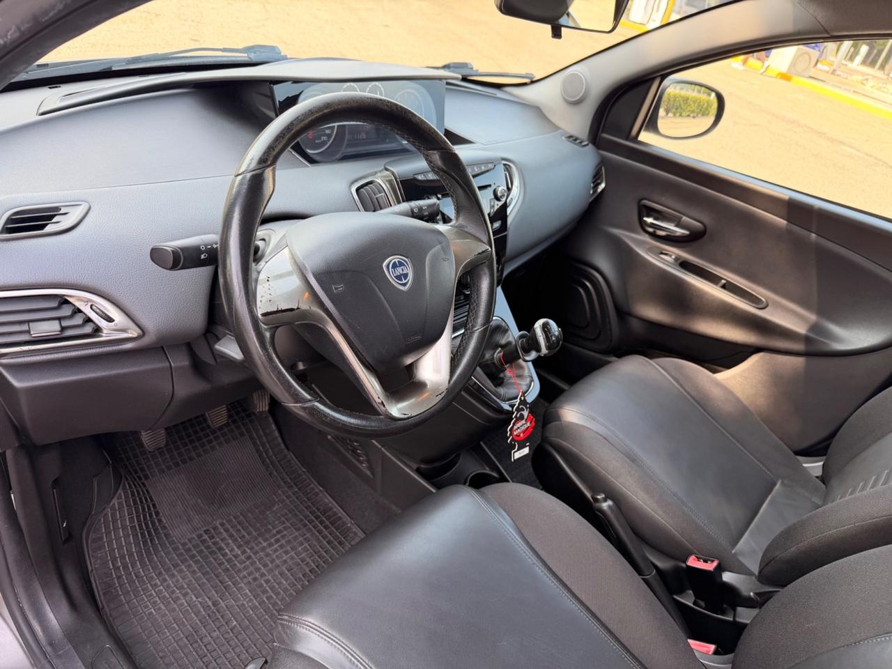 Lancia Ypsilon 1.2 69 CV 5 porte S&S Gold