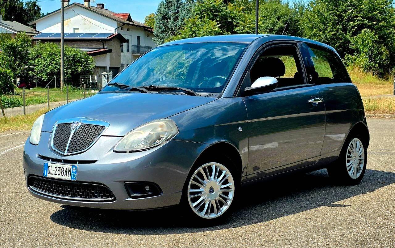Lancia Ypsilon 1.3 MJT NEOPATENTATI