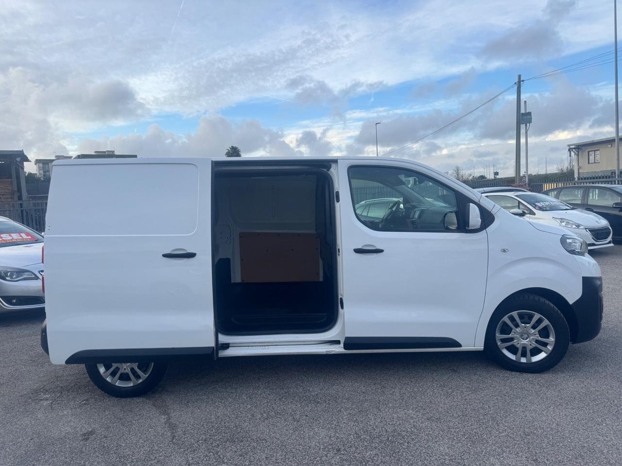 Peugeot Expert BlueHDI Passo medio con porta laterale