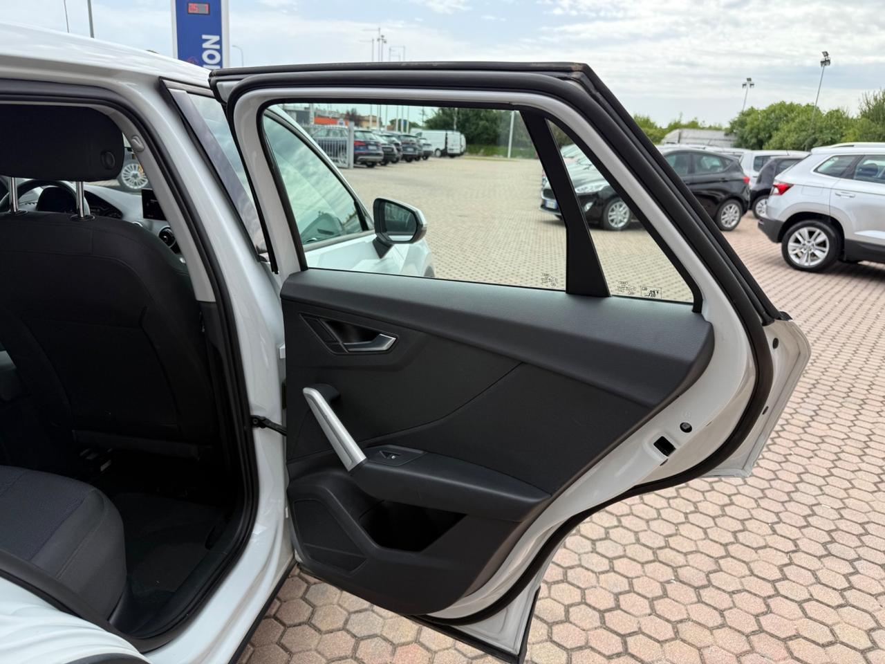 Audi Q2 35 TDI quattro S tronic Business