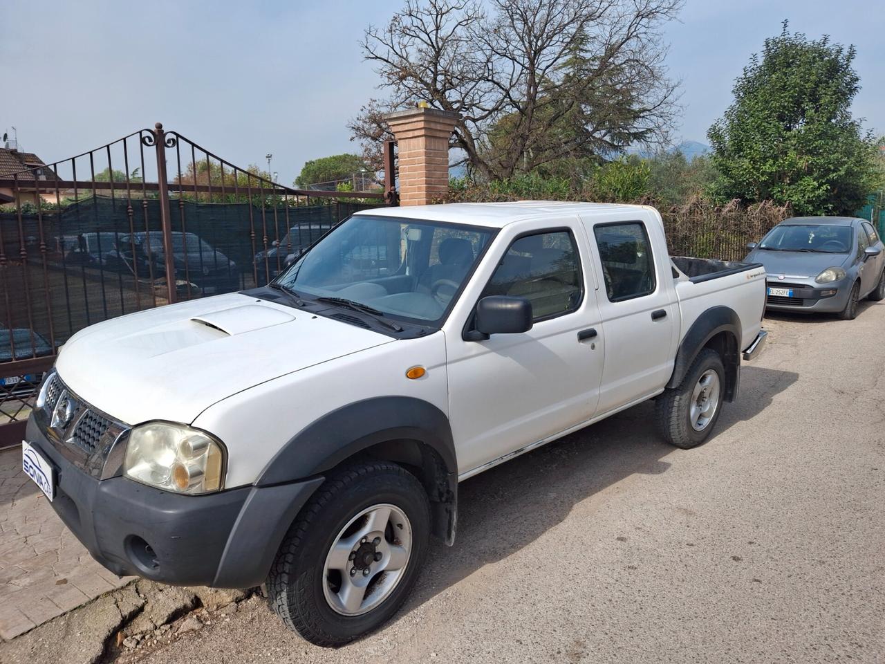 Nissan Navara 2.5 dCi 4 porte Double Cab SE gancio traino