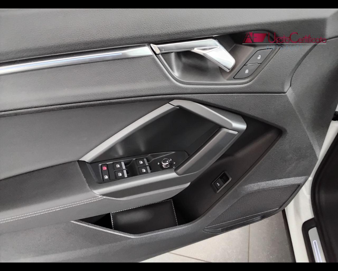 AUDI Q3 40 TDI quattro S tronic Business Advanced
