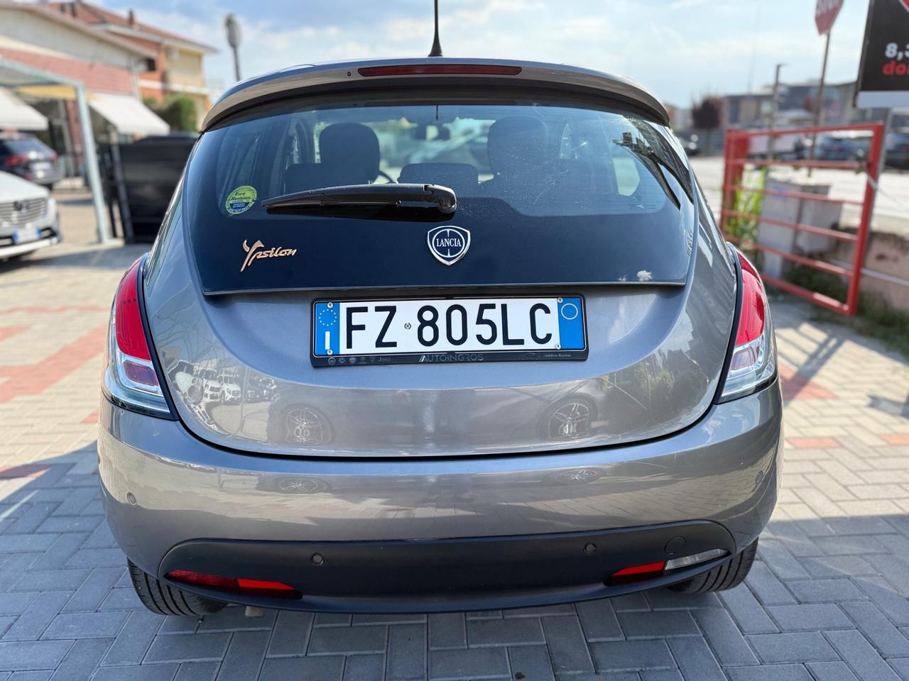 Lancia Ypsilon 1.2 69 CV 5 porte GPL Ecochic Black and Noir