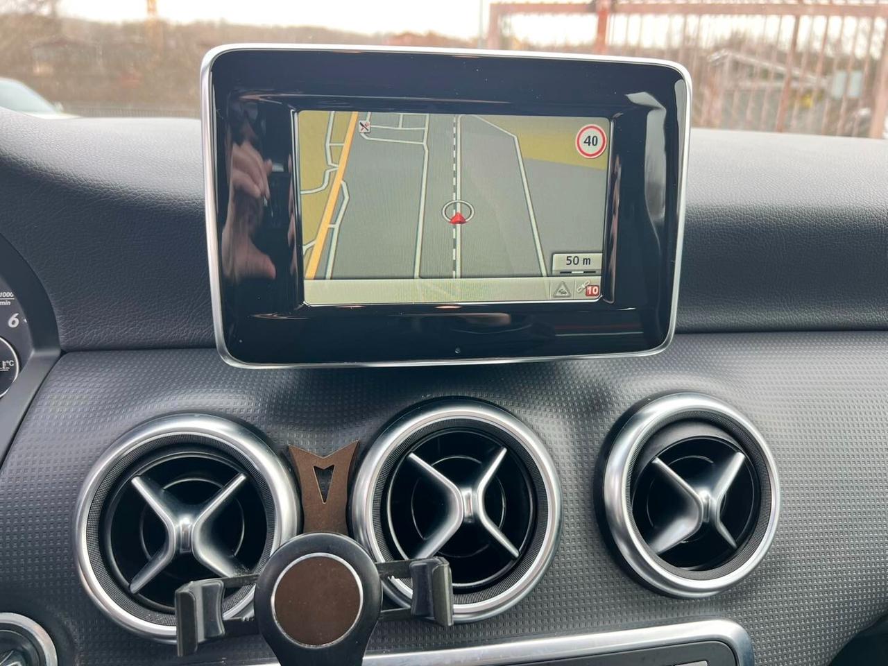 Mercedes-benz A 180 D 110CV SEDILI R-NAVIG-