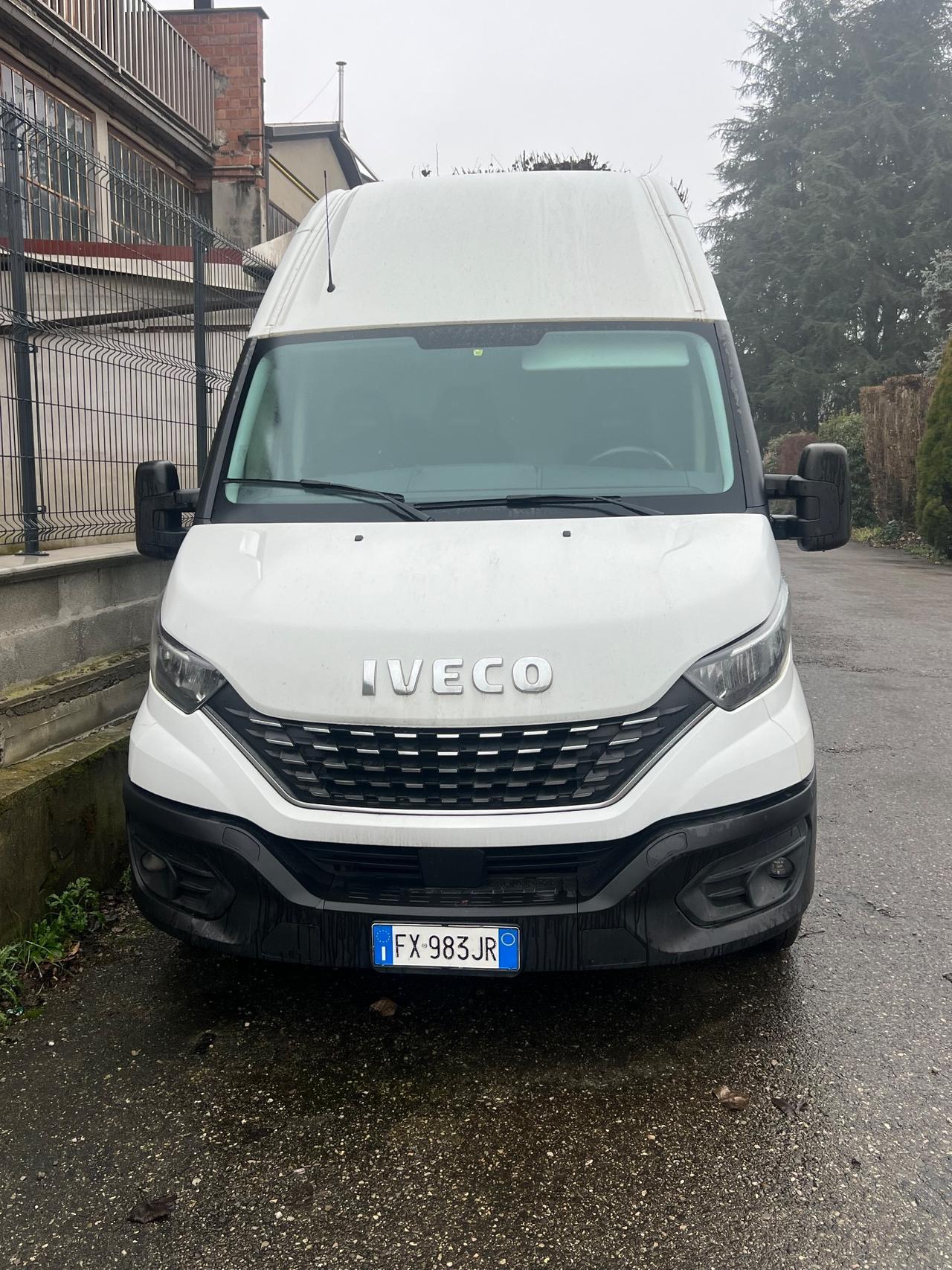 Iveco Daily 33S12 2.3 HPT PC Cabinato