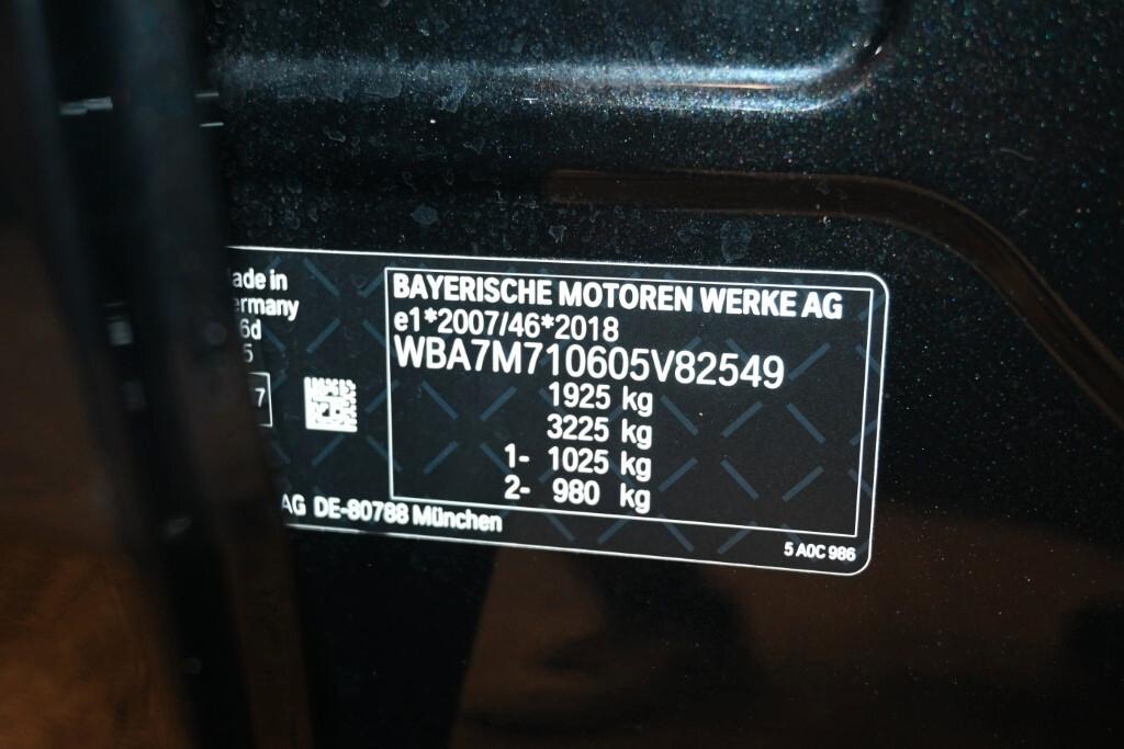 Bmw 116 116D 6M BUSINESS ADVANTAGE ( FARI LED - COCKPIT PDC NAVI MIRROR CRUISE ) KM 23000