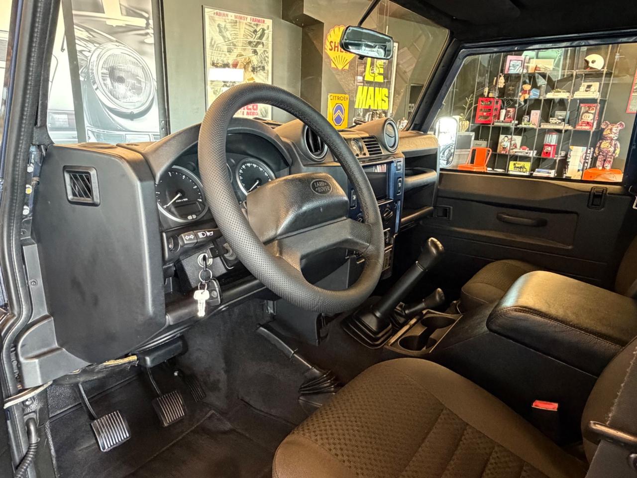 Land Rover Defender 110 2.4 TD4 Station Wagon "The World's Style"