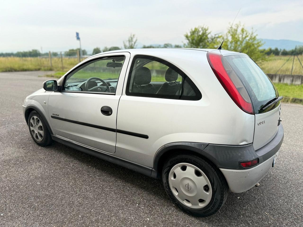 Opel Corsa 1.0i 12V 3 porte NEOPATENTATI