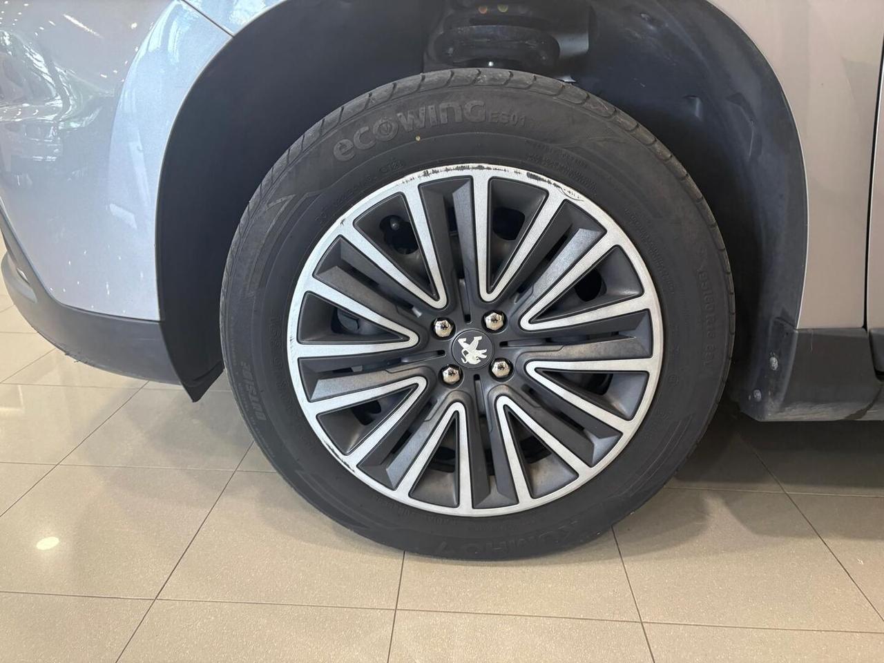 Peugeot 2008 1.6 bluehdi Allure 100cv my16