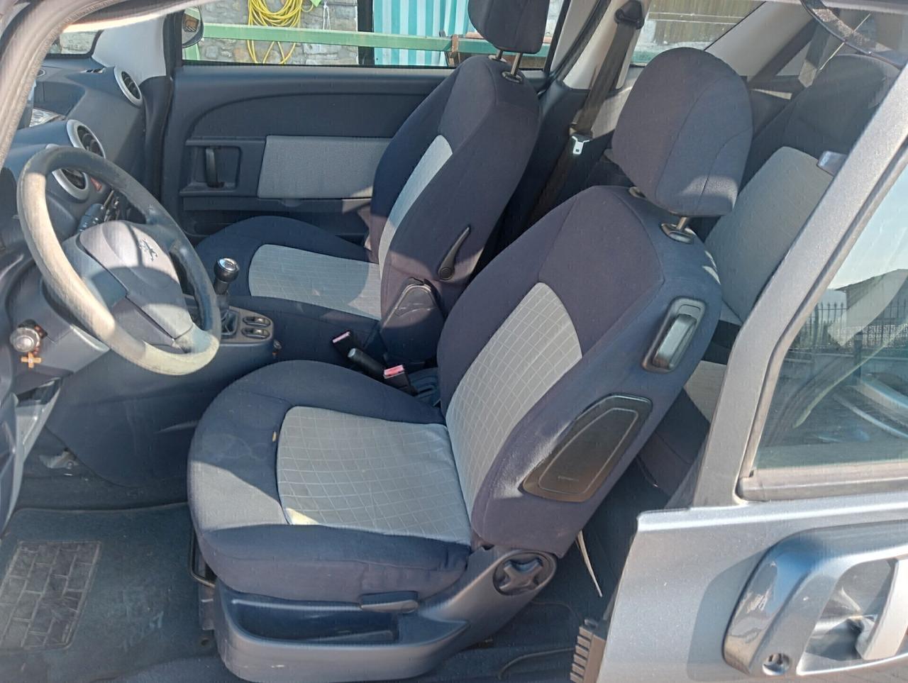 Peugeot 1007 1.4 Happy