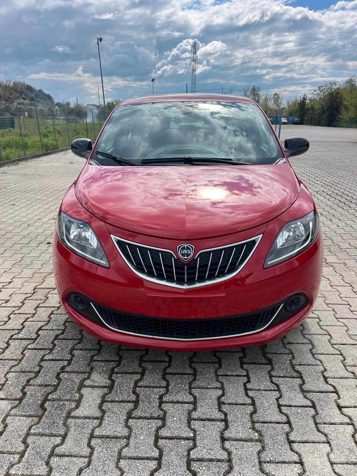 Lancia Ypsilon 1.0 FireFly 5 porte S&S Hybrid Ecochic Silver