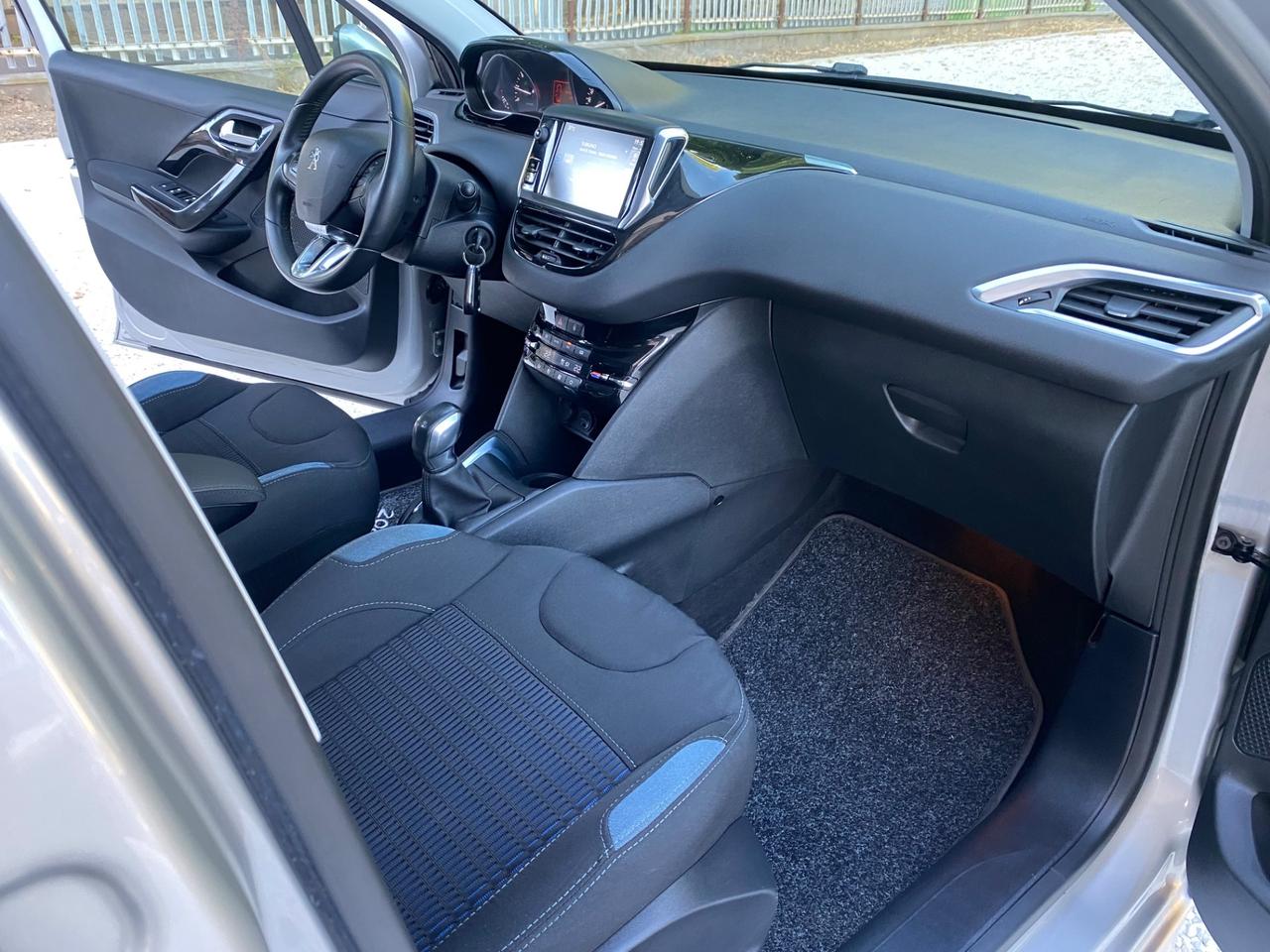 Peugeot 208 PureTech 82 5 porte Allure NEOPATENTATI!!!