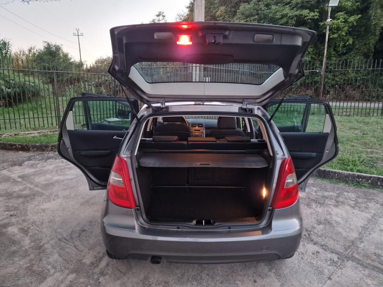 Mercedes A 160 CDI BlueEFFICIENCY Executive "neopatentati"
