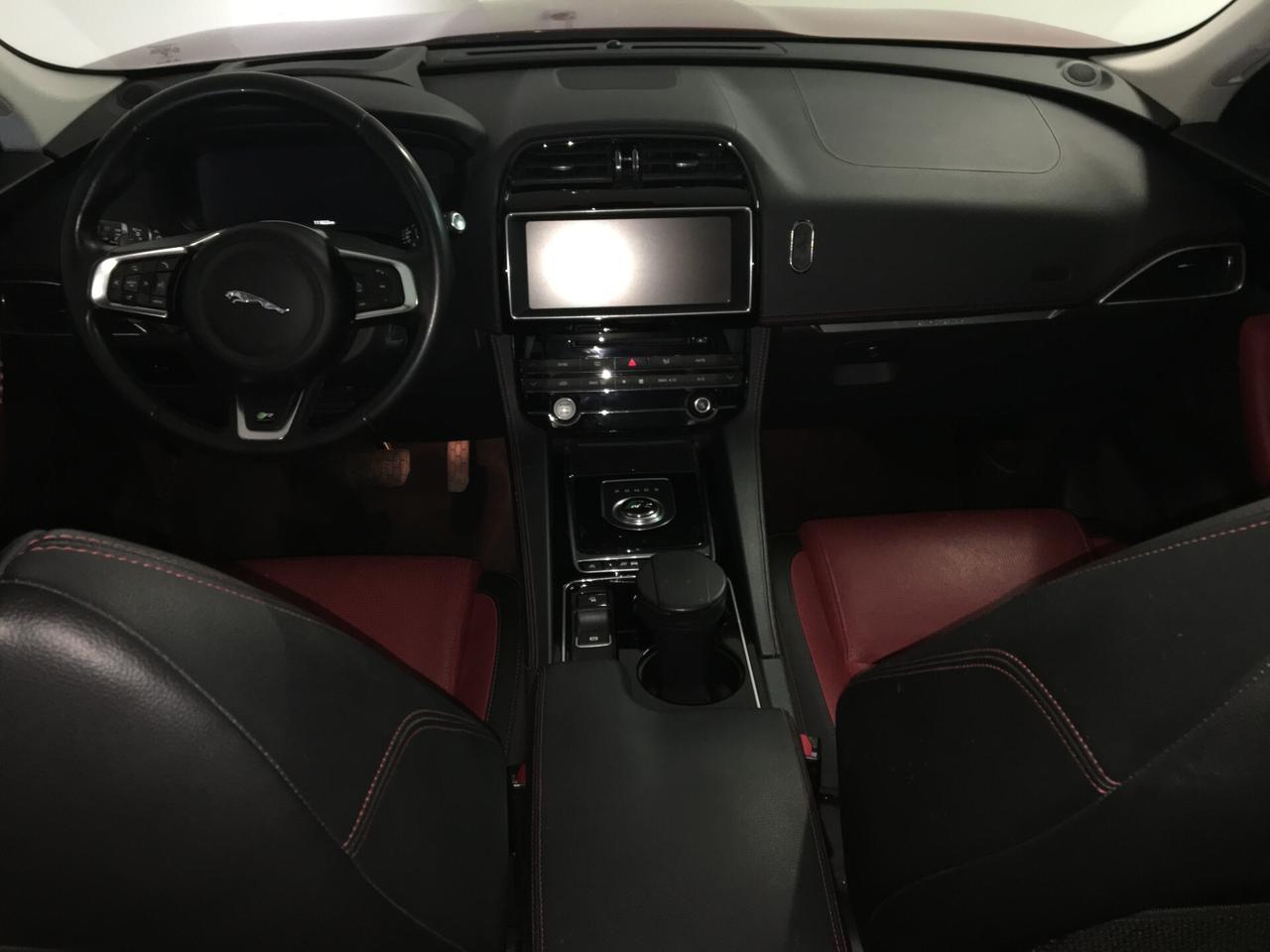 Jaguar F-Pace 3.0 D V6 300 CV AWD aut. R-Sport