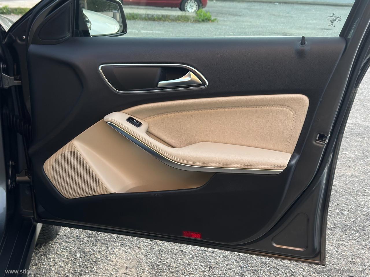 MERCEDES-BENZ GLA 200 d Automatic Sport TETTO PELLE TELEC POST