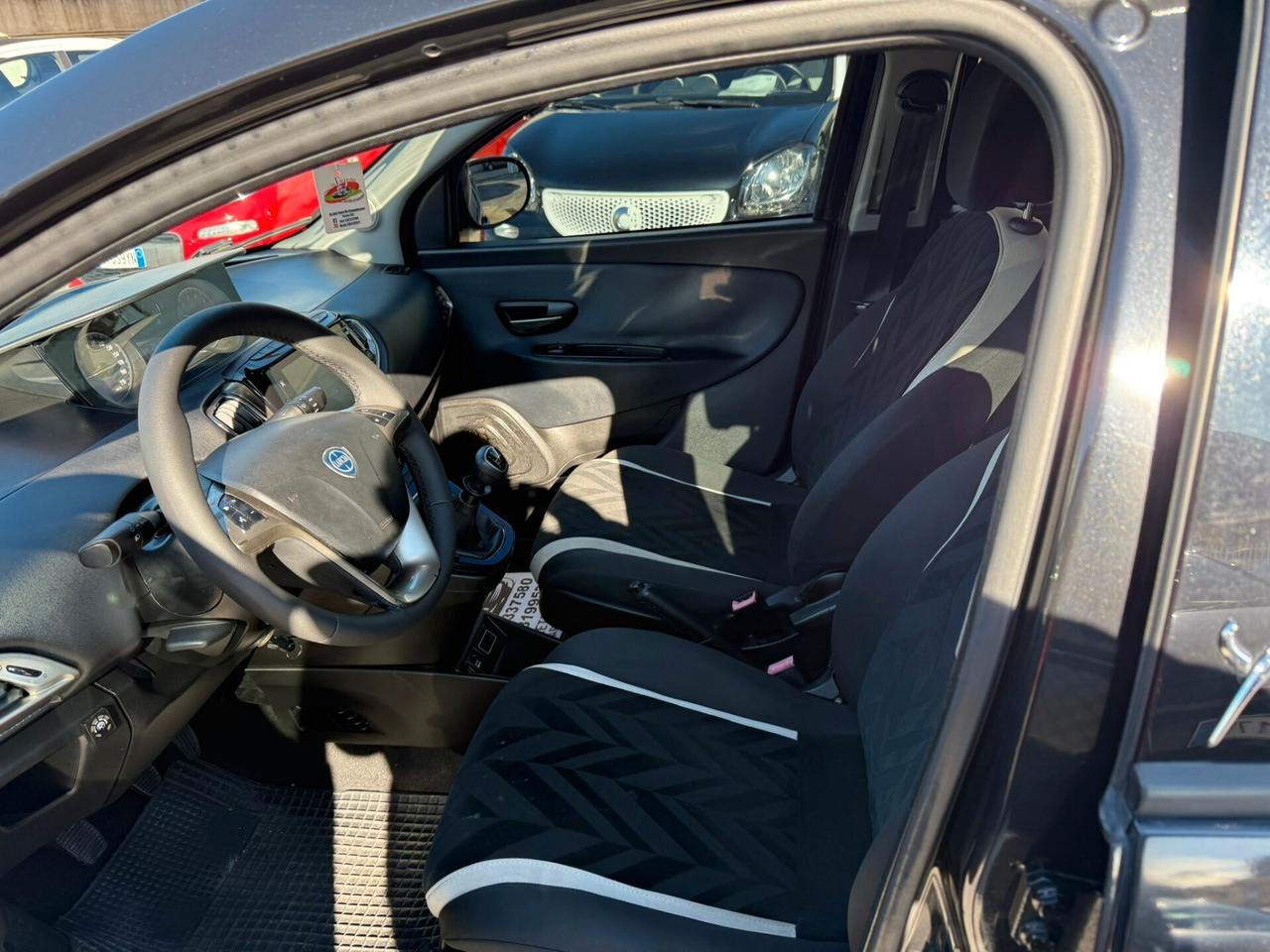 Lancia Ypsilon 1.2 69 CV 5 porte Silver