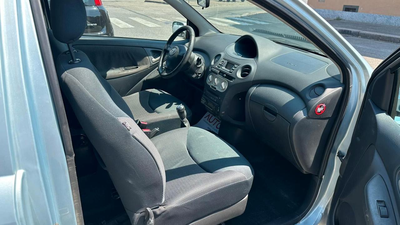 Toyota Yaris 1.0i 16V cat 3 porte Sol