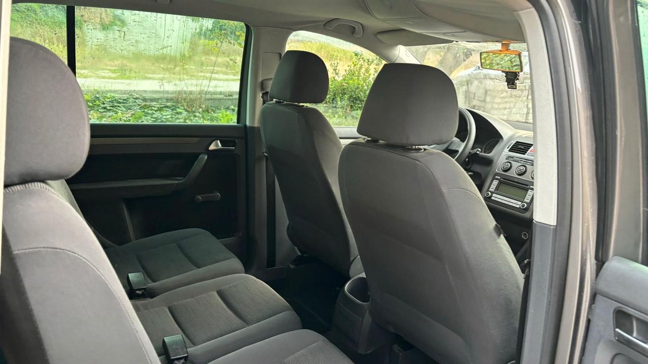 Volkswagen Touran posti 5 GPL dalla cassa gancio di traino regolare