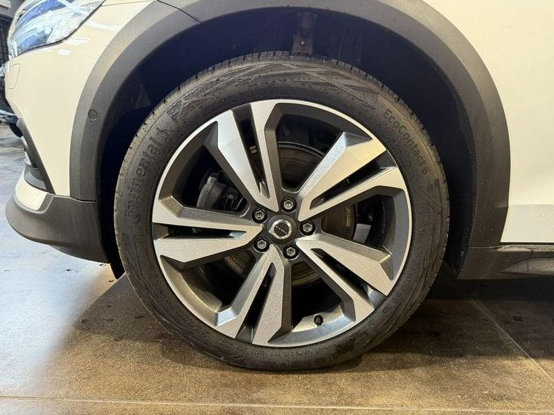 Volvo V60 Cross Country B4 D AWD autom. ULTIMATE