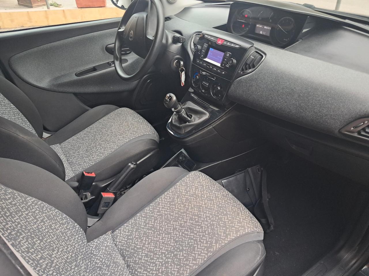 Lancia Ypsilon 1.0 FireFly 5 porte S&S Hybrid Ecochic Silver